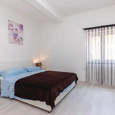 Apartment 2 Bedroom Lovely In *