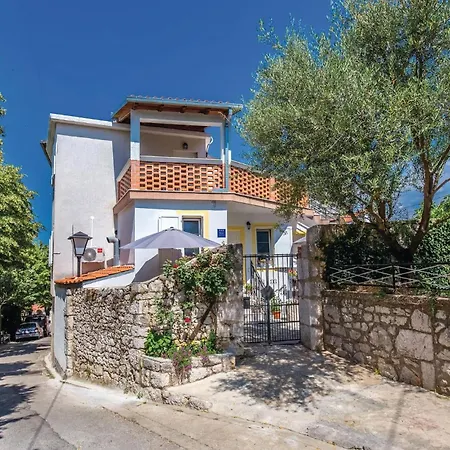 Apartment 2 Bedroom Lovely In
