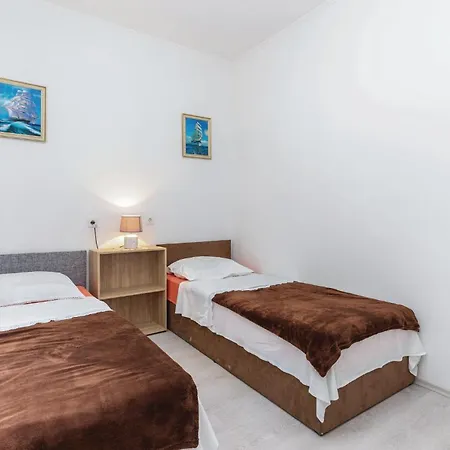 2 Bedroom Lovely In