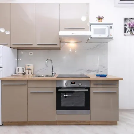 Apartment 2 Bedroom Lovely In *