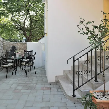 Apartment 2 Bedroom Lovely In