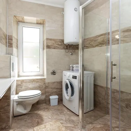 2 Bedroom Lovely In *