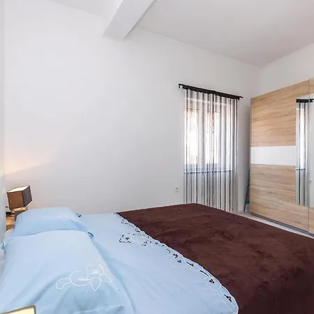 2 Bedroom Lovely In Apartment