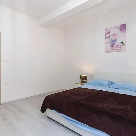 2 Bedroom Lovely In *