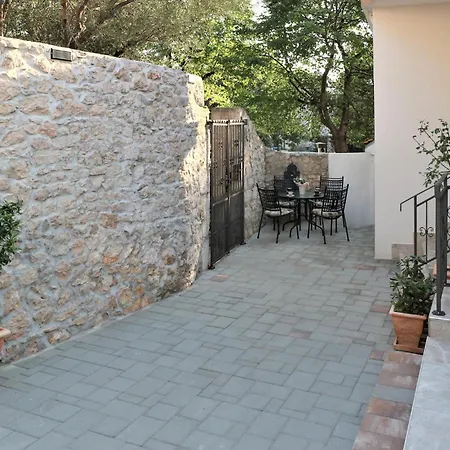 Apartment 2 Bedroom Lovely In